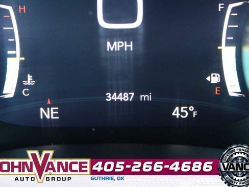 Used 2025 Chrysler Pacifica Limited image 44