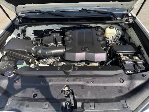 Used 2017 Toyota 4Runner SR5 Premium image 31