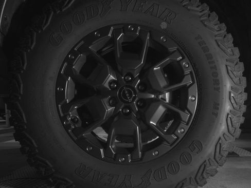 Used 2024 Nissan Frontier PRO-4X w/ Pro Premium Package image 12