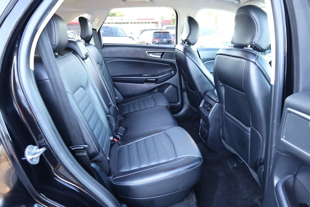 Used 2018 Ford Edge SEL FWD image 15