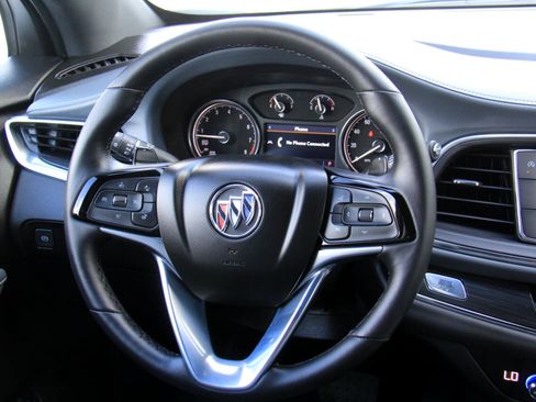 Used 2024 Buick Enclave Essence image 11