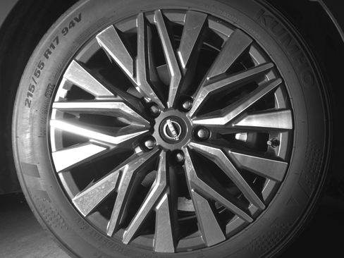Used 2025 Nissan Altima 2.5 SV FWD image 13