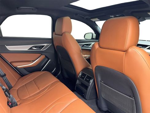 Used 2022 Jaguar XF R-Dynamic SE image 51