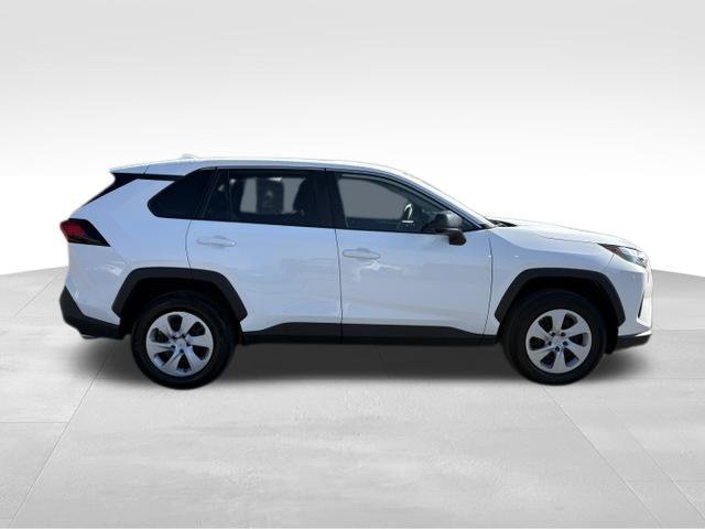 Used 2025 Toyota RAV4 LE AWD/4WD image 9