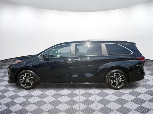 Used 2025 Toyota Sienna Platinum AWD/4WD image 2