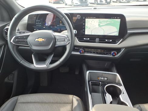 Used 2025 Chevrolet Equinox LT w/ Convenience Package II FWD image 12