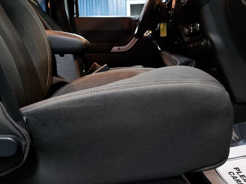 Used 2015 Jeep Wrangler Unlimited Sahara w/ Dual Top Group image 18