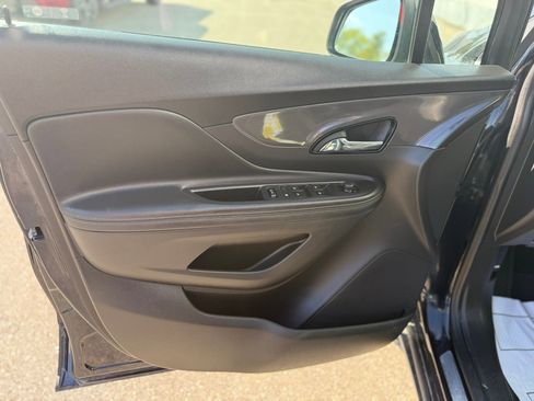 Used 2022 Buick Encore Preferred w/ Safety Package image 9