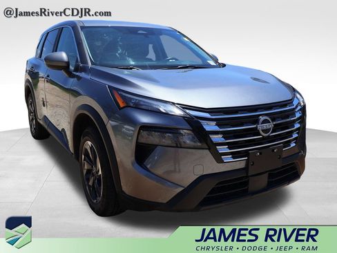 Used 2025 Nissan Rogue SV FWD image 10