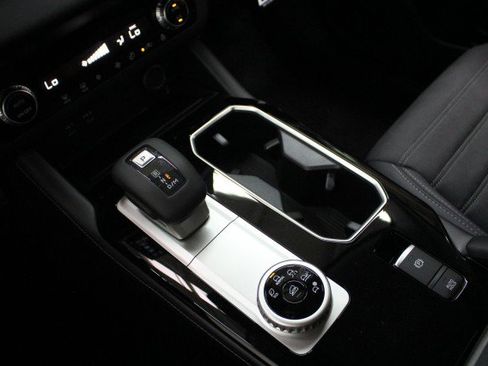 New 2026 Mitsubishi Outlander SE image 14