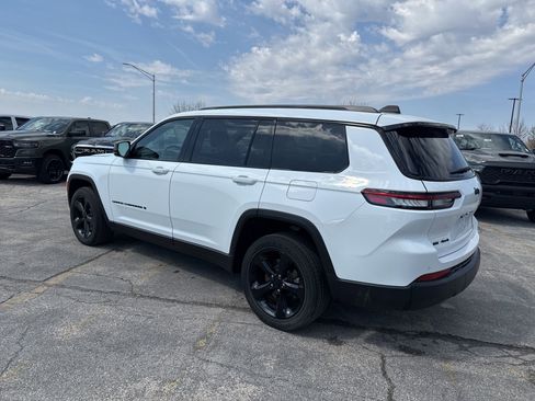 Used 2023 Jeep Grand Cherokee L Laredo image 8