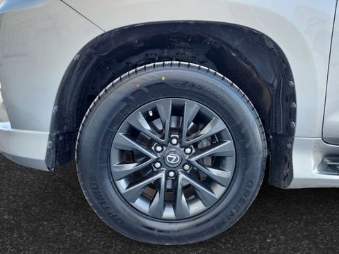 Used 2020 Lexus GX 460 Premium w/ Premium Package image 4