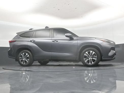 Used 2023 Toyota Highlander XLE AWD/4WD image 52
