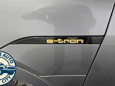 Used 2021 Audi e-tron Premium w/ Convenience Plus Package AWD/4WD image 28