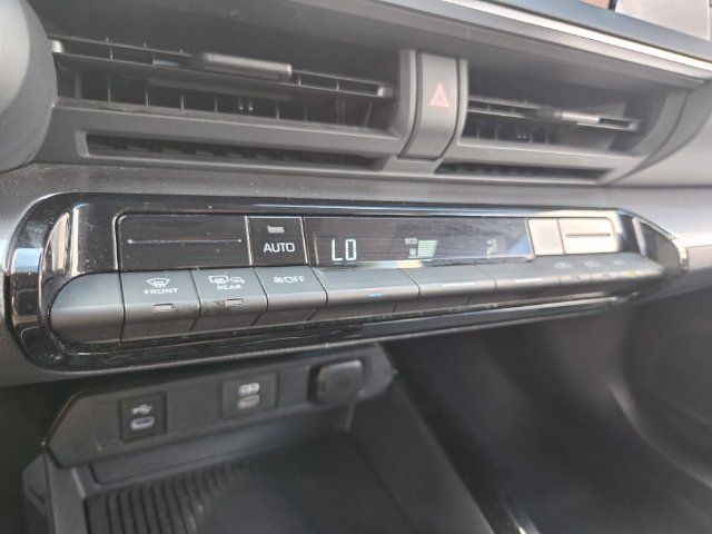 Used 2024 Toyota Prius LE FWD image 31