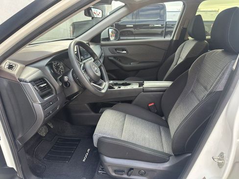 Used 2023 Nissan Rogue SV image 11