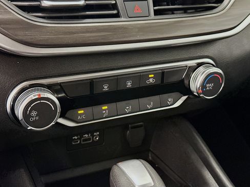 Used 2025 Nissan Altima 2.5 SV FWD image 23