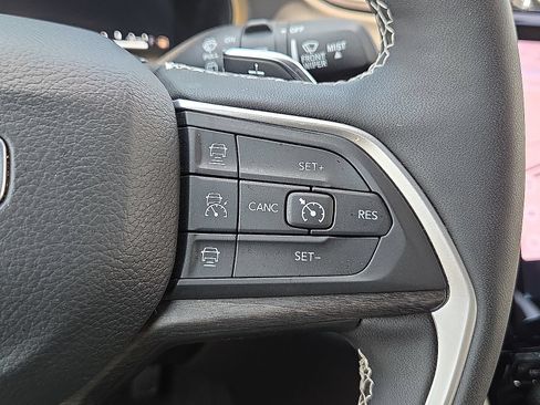 Used 2025 Jeep Grand Cherokee L Limited AWD/4WD image 21