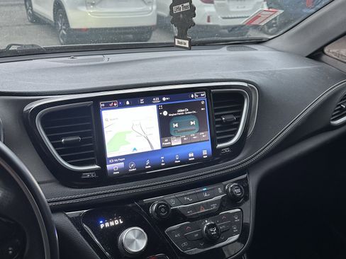 Used 2021 Chrysler Pacifica Limited w/ S Appearance Package image 6