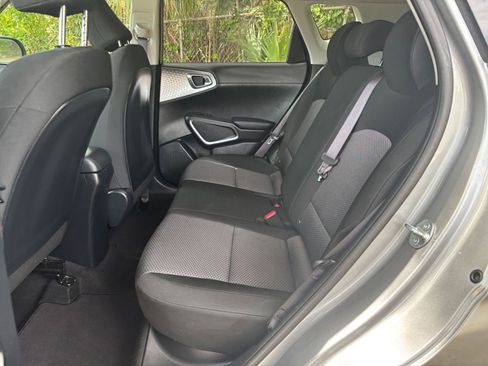 Used 2025 Kia Soul LX w/ LX Technology Package FWD image 24