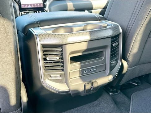 New 2026 RAM 1500 4x4 Crew Cab image 18