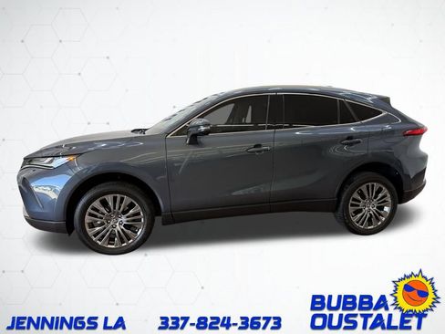 Used 2024 Toyota Venza XLE image 2