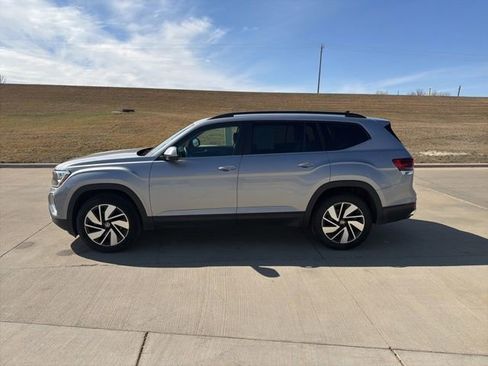 Used 2025 Volkswagen Atlas SE image 6