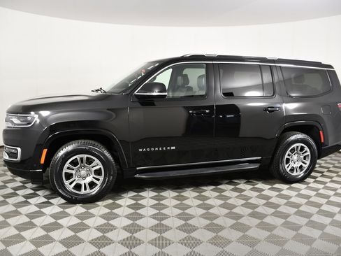 Used 2024 Jeep Wagoneer 4WD w/ HD Trailer Tow Package image 9