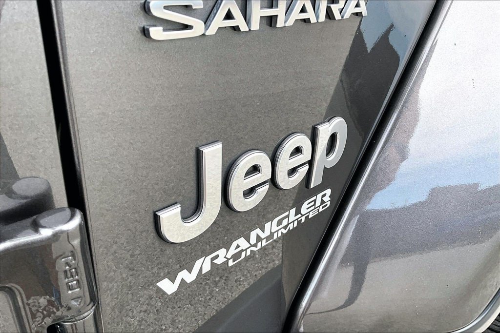 Used 2018 Jeep Wrangler Unlimited Sahara AWD/4WD image 30