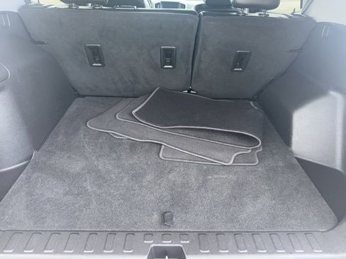 Used 2024 GMC Terrain SLT image 22