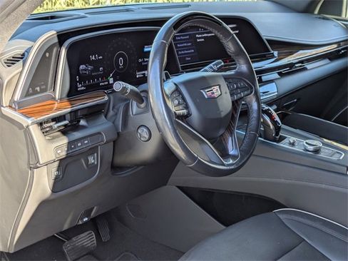 Used 2023 Cadillac Escalade Premium Luxury image 9