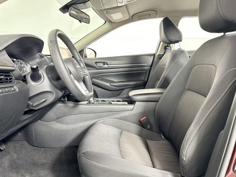 Used 2024 Nissan Altima 2.5 SV FWD image 10