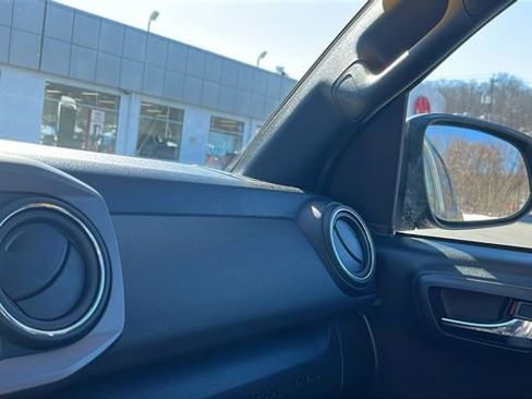 Used 2023 Toyota Tacoma TRD Off-Road image 18