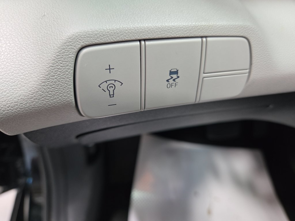 Used 2024 Hyundai Elantra Limited FWD image 31