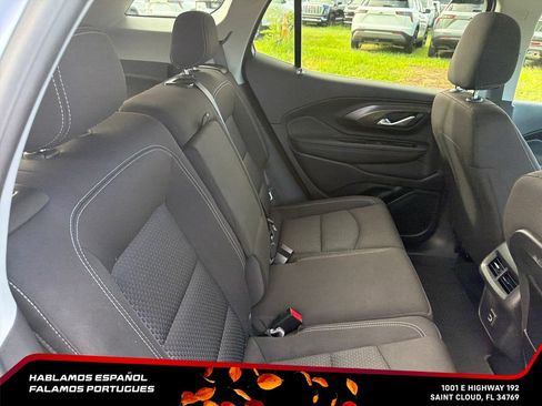 Used 2024 GMC Terrain SLE w/ Driver Convenience Package FWD image 32