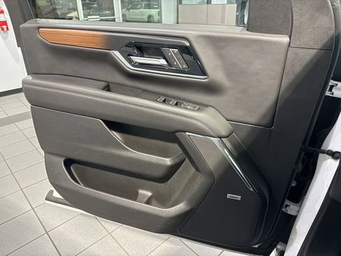 Certified 2025 GMC Yukon XL Denali image 27