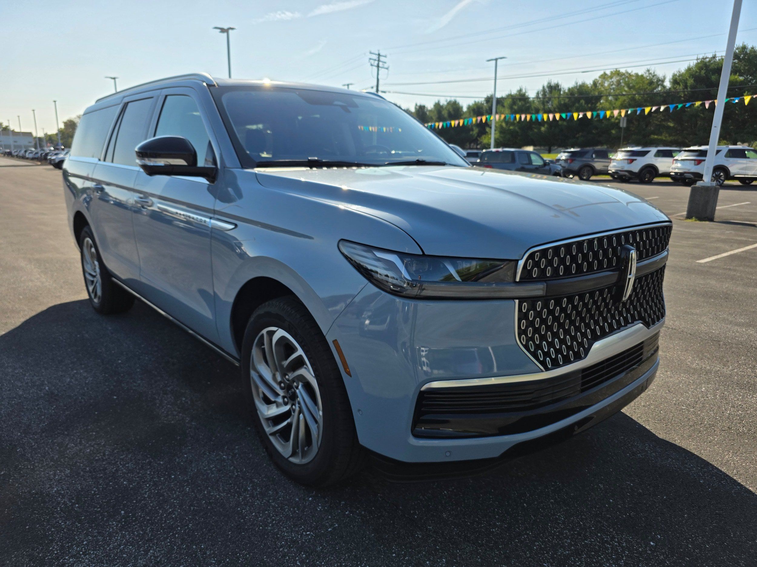 Used 2025 Lincoln Navigator L Reserve AWD/4WD image 7