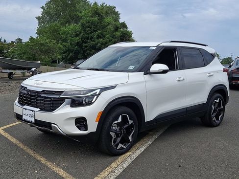 Certified 2026 Kia Seltos S FWD image 3