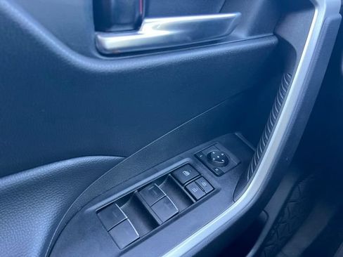 Used 2025 Toyota RAV4 XLE FWD image 22