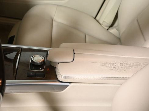 Used 2014 Mercedes-Benz E 350 4MATIC Sedan image 27