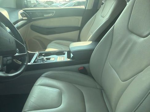 Used 2019 Ford Edge Titanium FWD image 9