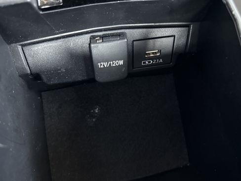 Used 2020 Toyota Corolla LE image 18