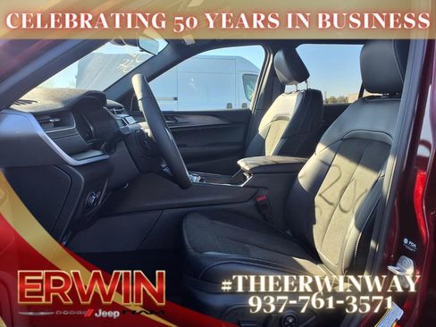 New 2025 Jeep Grand Cherokee Laredo image 6