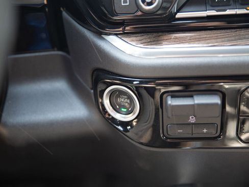 Used 2025 Chevrolet Silverado 1500 LT Trail Boss w/ Convenience Package II AWD/4WD image 15