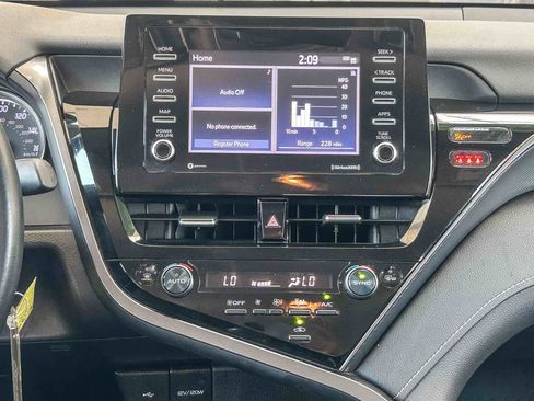 Used 2022 Toyota Camry SE FWD image 13