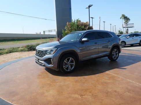 Used 2024 Volkswagen Atlas Cross Sport SEL R-Line image 5