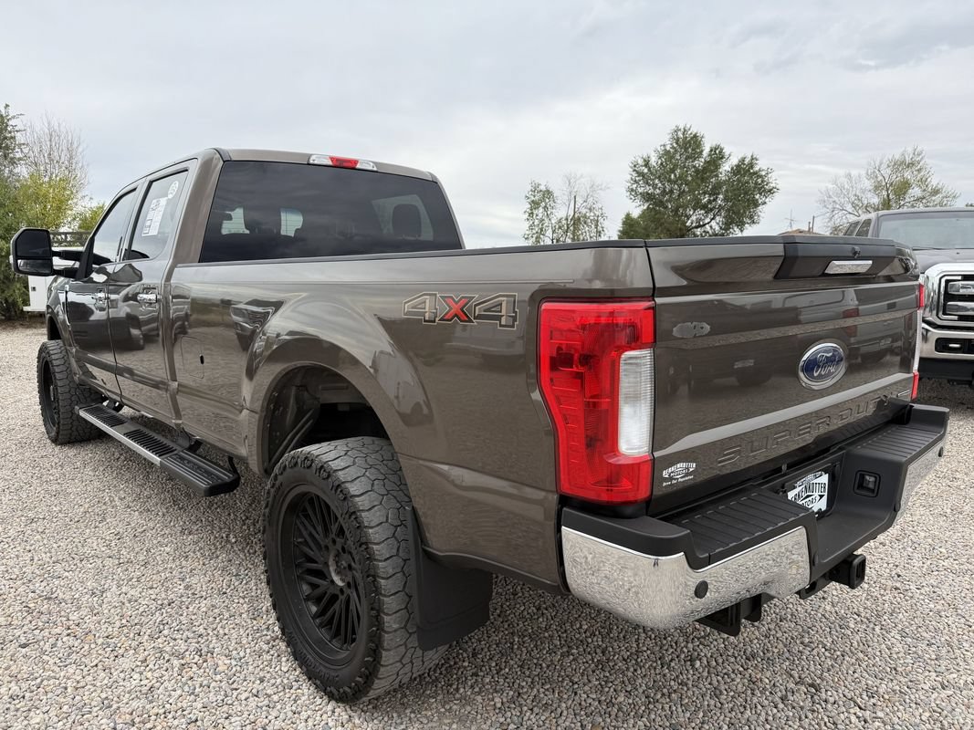 Used 2017 Ford F250 XLT w/ XLT Premium Package AWD/4WD image 7
