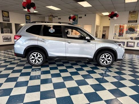Used 2019 Subaru Forester Premium image 8