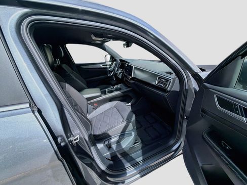 Certified 2024 Volkswagen Atlas Cross Sport SE FWD image 31