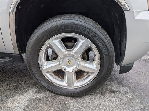 Used 2010 Chevrolet Avalanche LT image 10